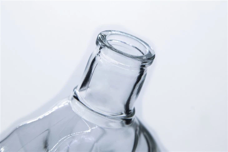 Round Mouth 700ml Vodka Bottle